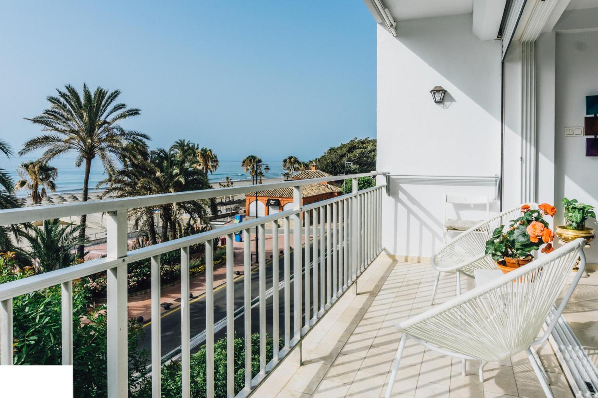 First Line Beach Sea View Естепона Екстериор снимка