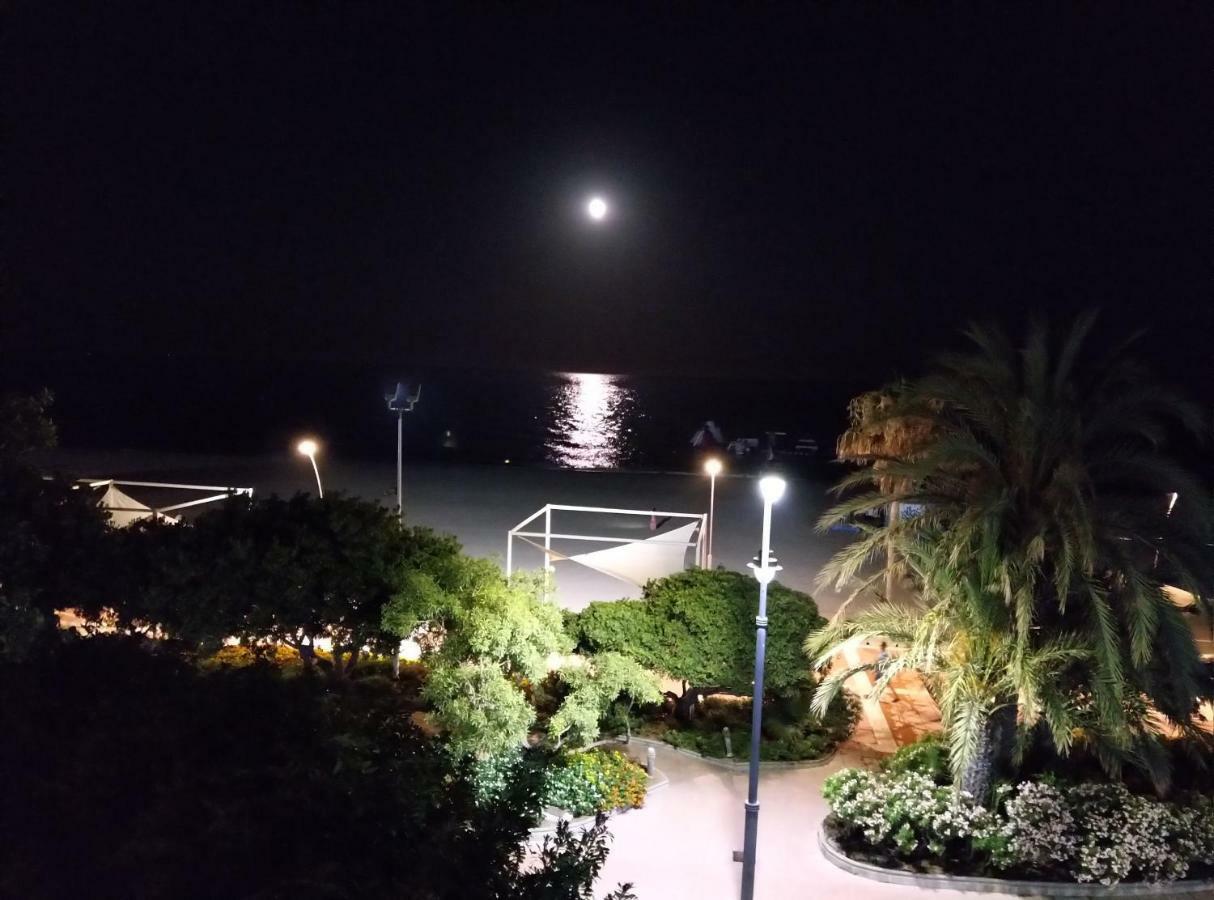 First Line Beach Sea View Естепона Екстериор снимка