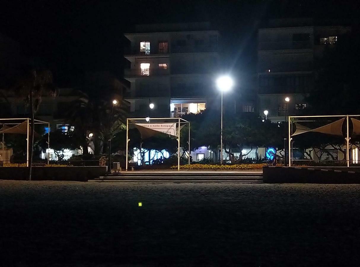 First Line Beach Sea View Естепона Екстериор снимка
