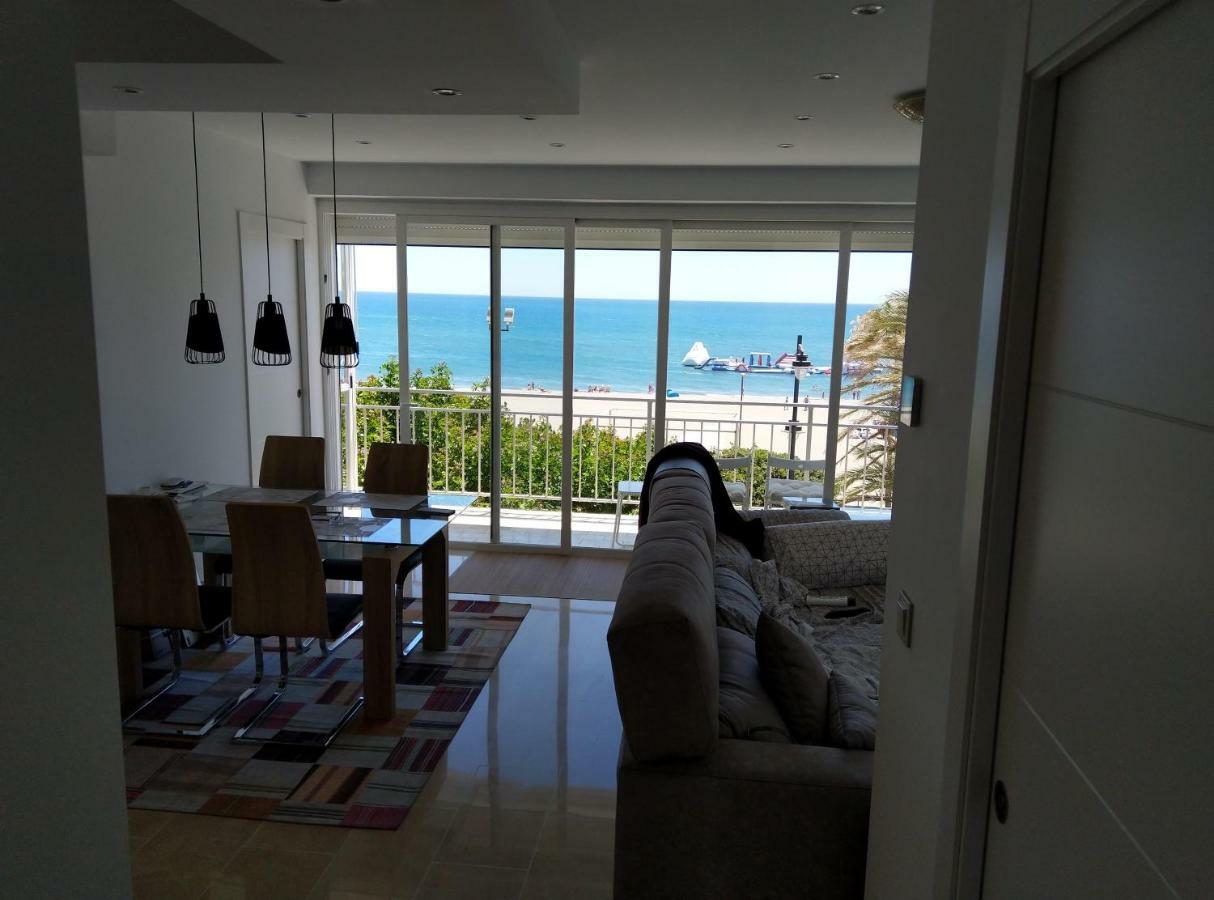First Line Beach Sea View Естепона Екстериор снимка